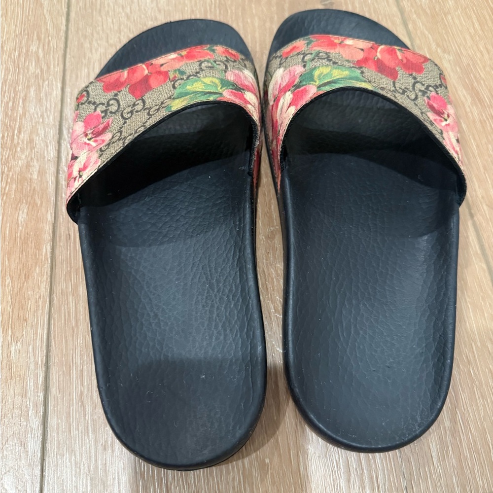 Gucci Black and Red Floral Sandals